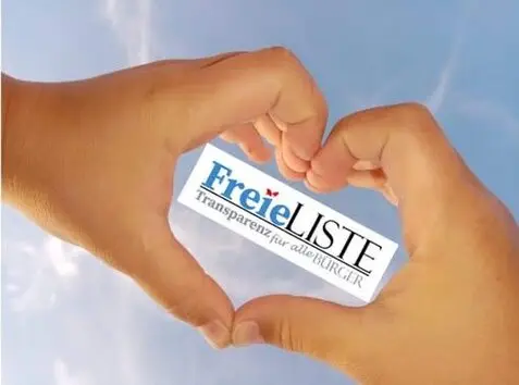 Porträts von Ehrenamtlichen, die in die Kamera lächeln