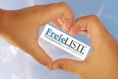 Engagierte planen gemeinsam an einem Tisch